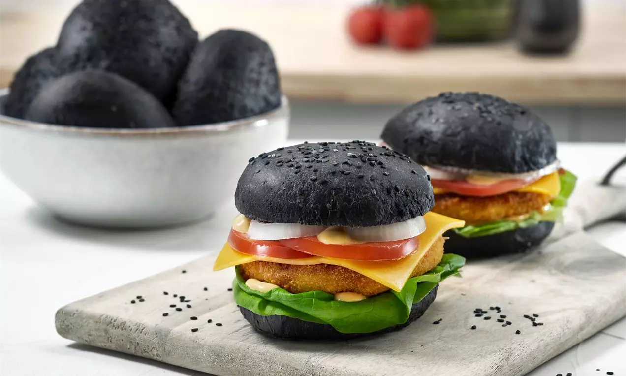 Hamburgerové housky z černého kakaa